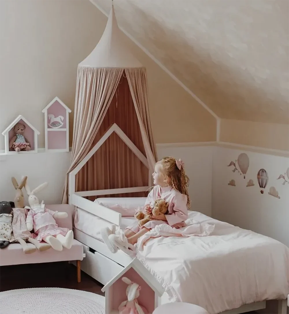 Ciel de lit bébé – Douceur & Sérénité