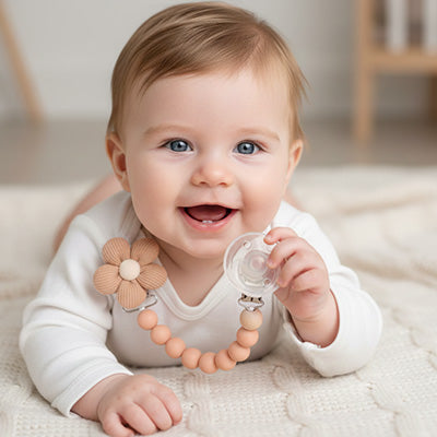 Attache tétine Bébé  en forme de fleur