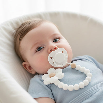 Attache tétine Bébé  en forme de fleur